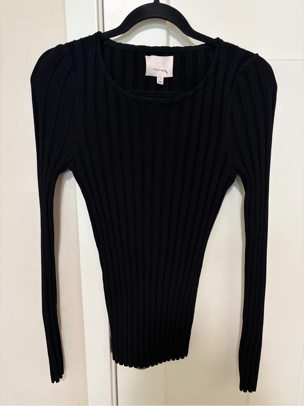 Cinq a Sept Pices Black Wide-Ribbed Knit Long Sleeve Pullover Size S